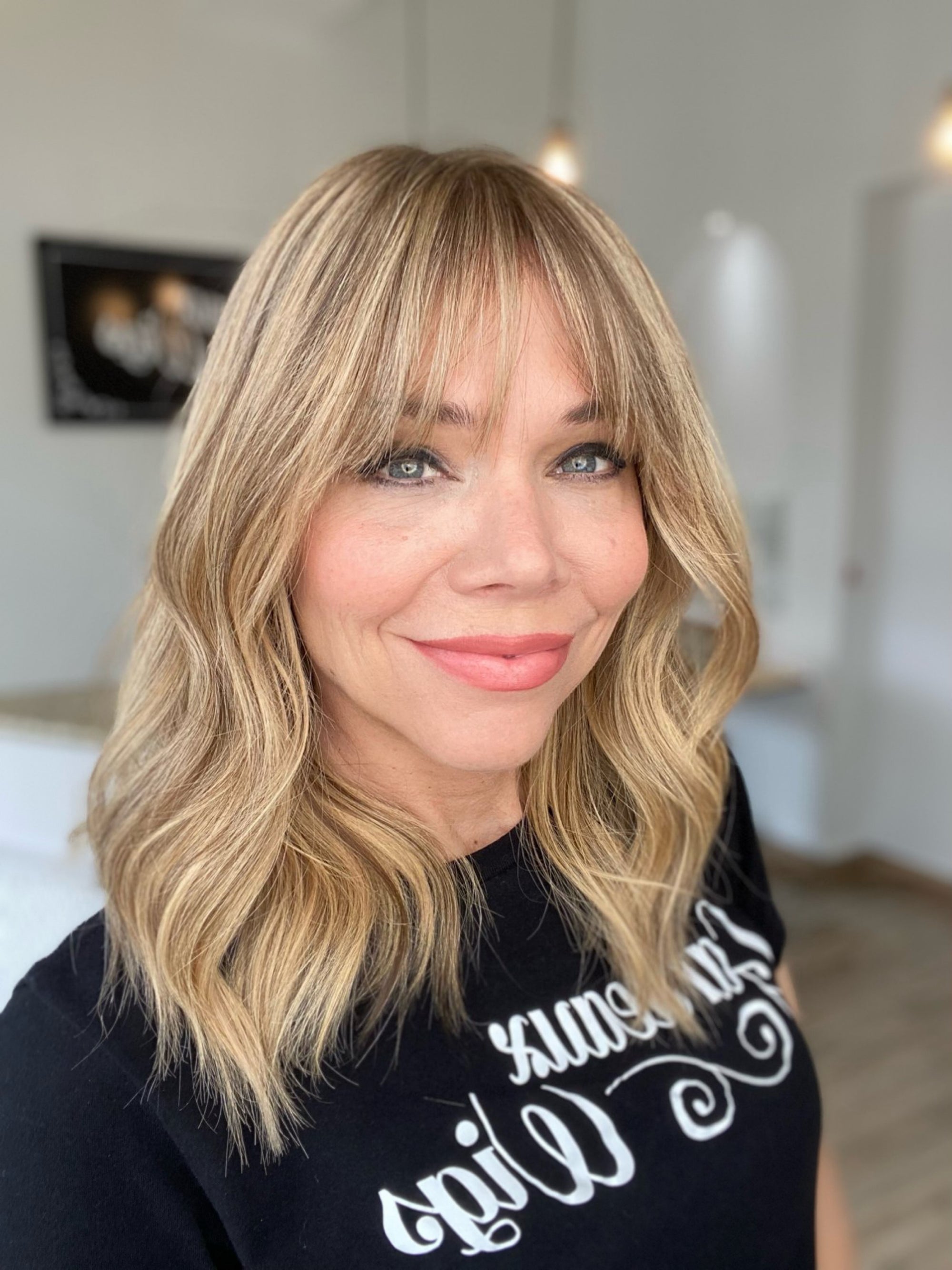 STOCK COLOR #BL604 GARDEAUX DELUXE LACE TOP WIG (MEDIUM CAP)