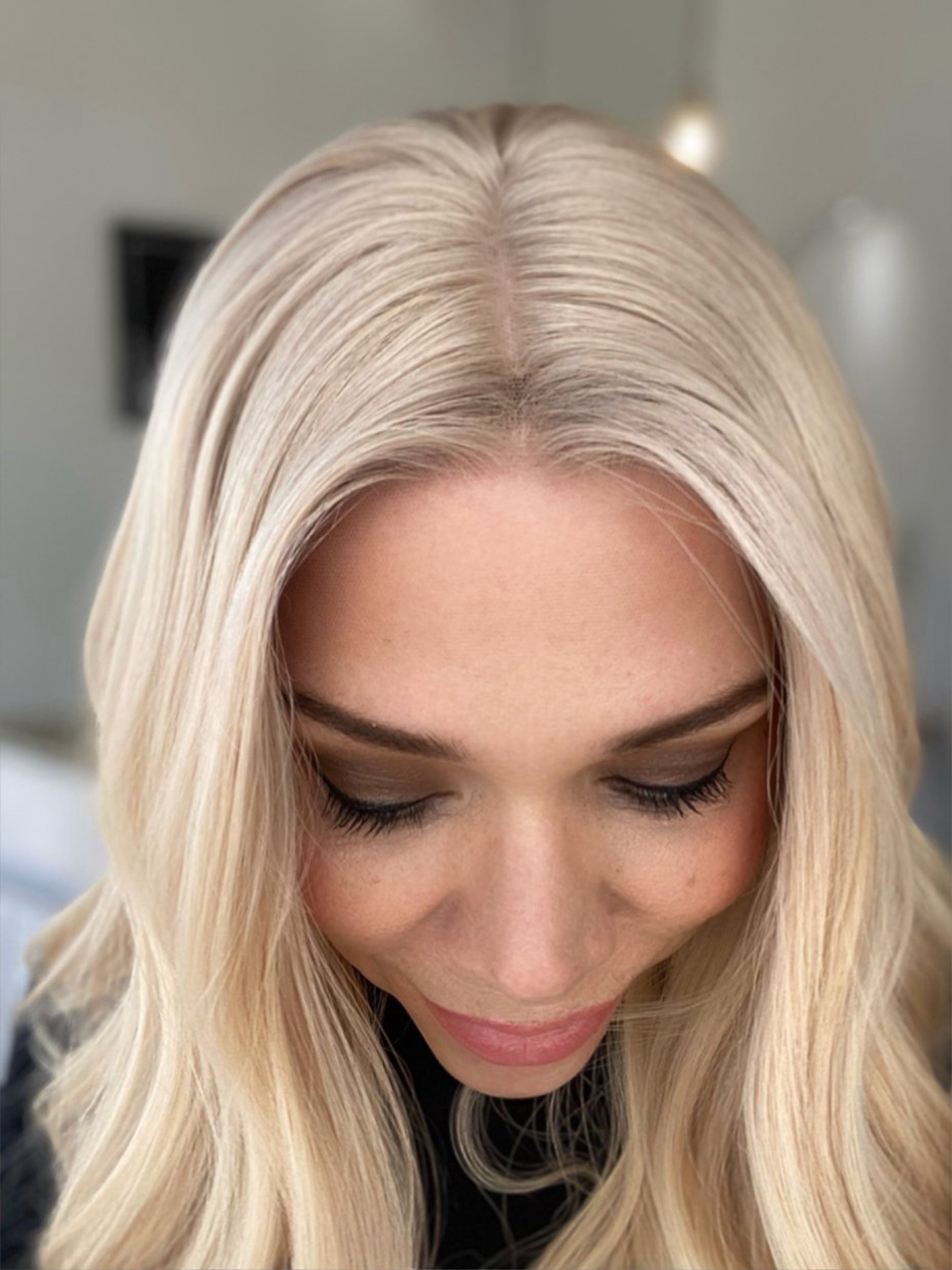 # 7695 IWIG STOCK COLOR PLATINUM ROOTED  (SMALL CAP)