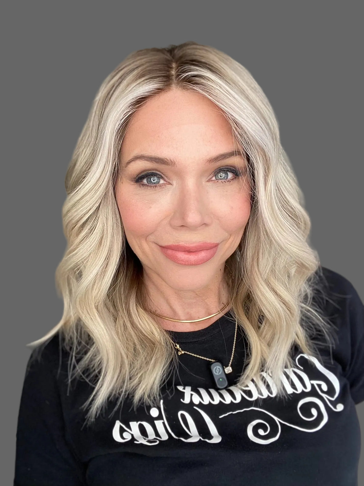 Shoulder length wavy hand tied blonde human hair wig 