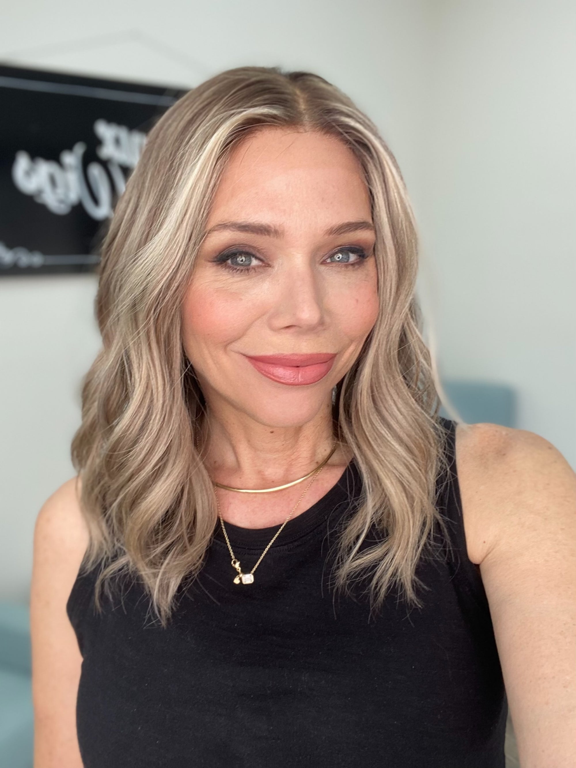 # 8668 GARDEAUX DELUXE LACE TOP WIG (MEDIUM CAP)