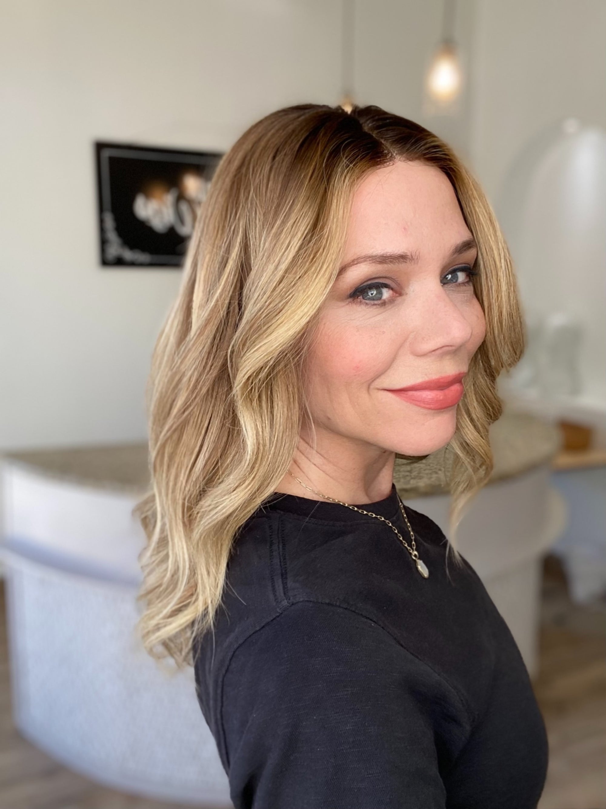 # 8570 GARDEAUX DELUXE HAND TIED MONO TOP WIG (MEDIUM CAP)