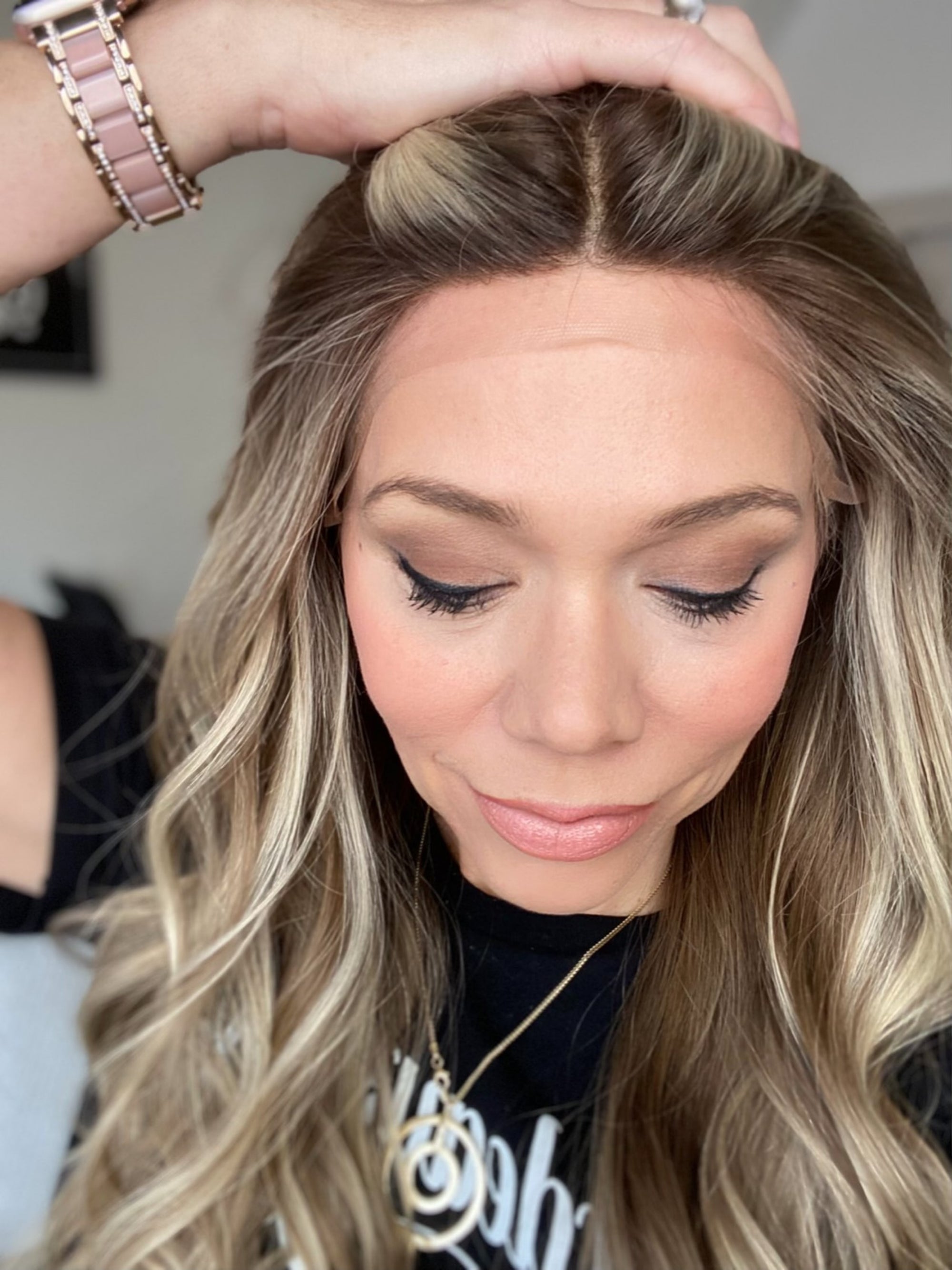 # G-8117 GARDEAUX DELUXE HAND TIED, SILICONE LINED GRIPPER WIG (MEDIUM CAP)