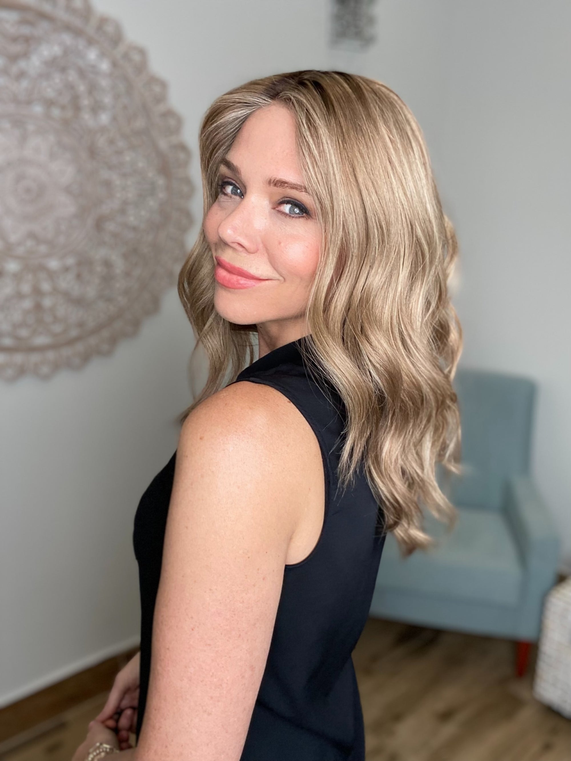 # 8536 GARDEAUX DELUXE HAND TIED MONO TOP WIG (MEDIUM CAP)