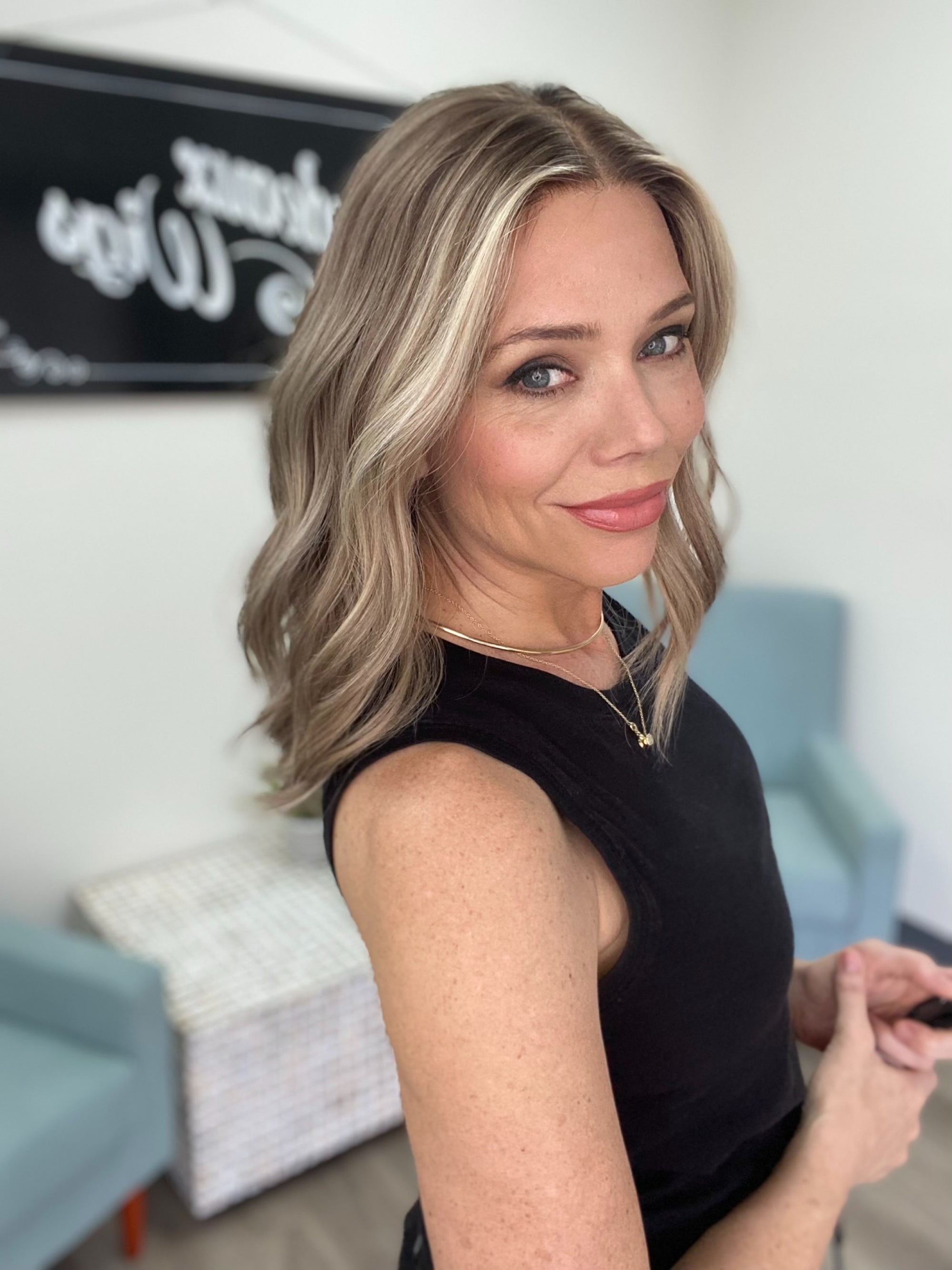 # 8668 GARDEAUX DELUXE LACE TOP WIG (MEDIUM CAP)