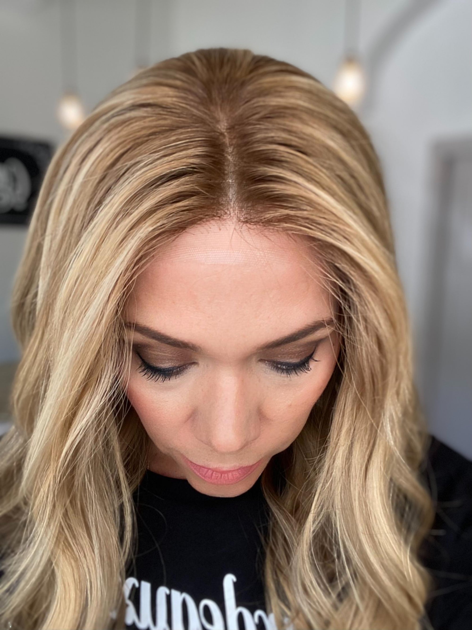 # 7984 GARDEAUX DELUXE HAND TIED SILICONE LINED WIG (MEDIUM CAP)