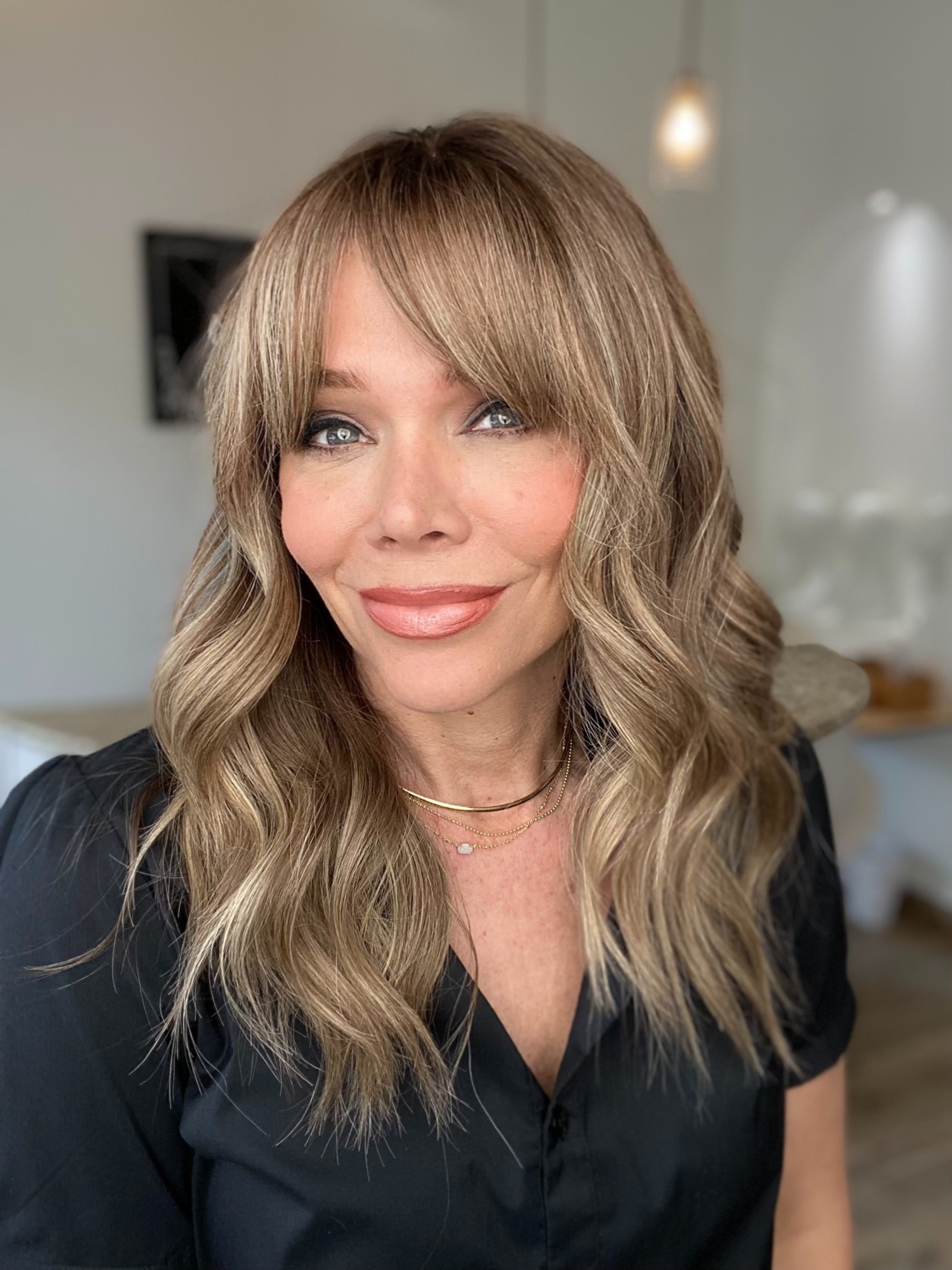 # 8323 GARDEAUX DELUXE HAND TIED DOUBLE MONO TOP WIG (MEDIUM CAP)