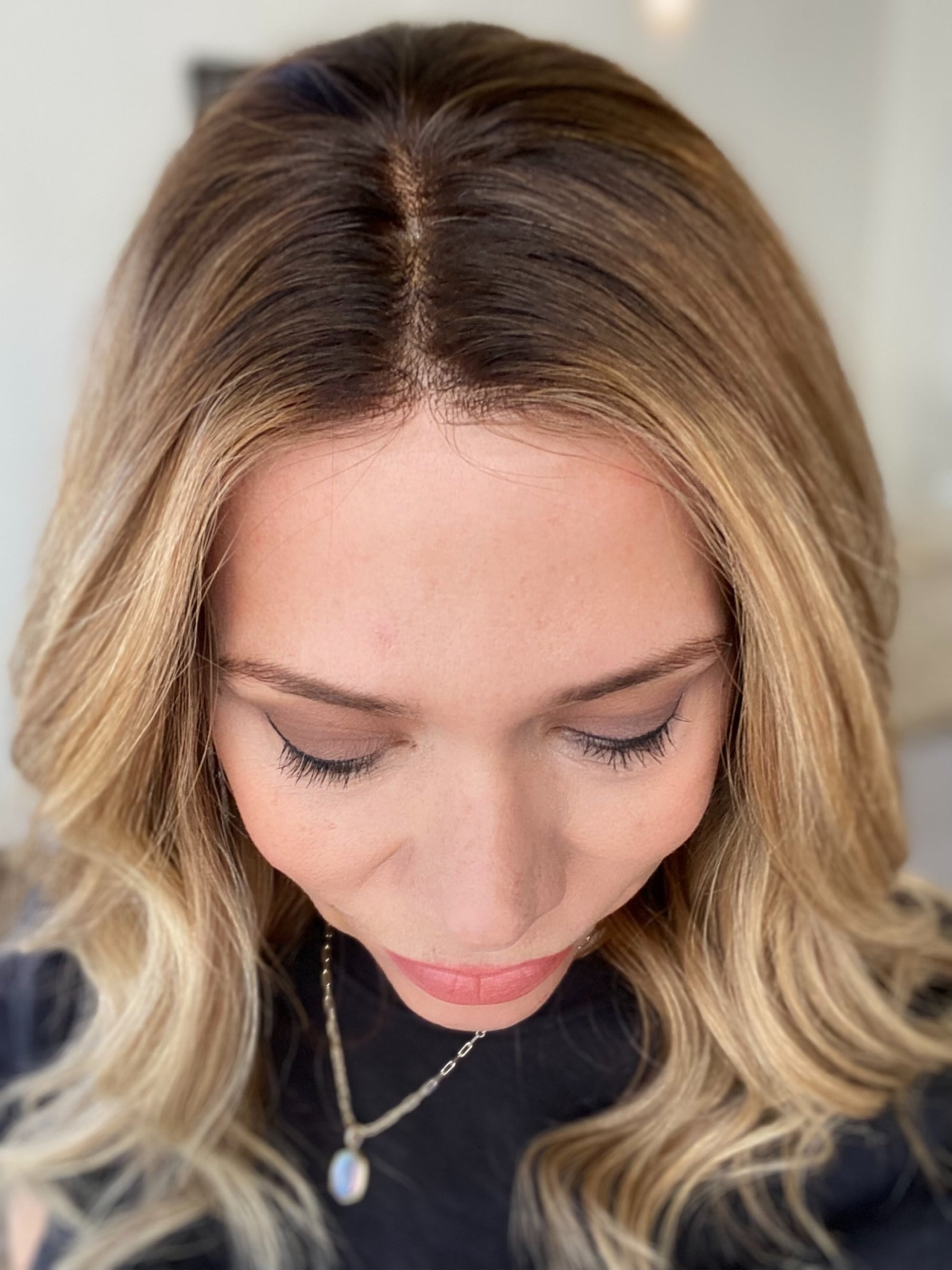 # 8570 GARDEAUX DELUXE HAND TIED MONO TOP WIG (MEDIUM CAP)