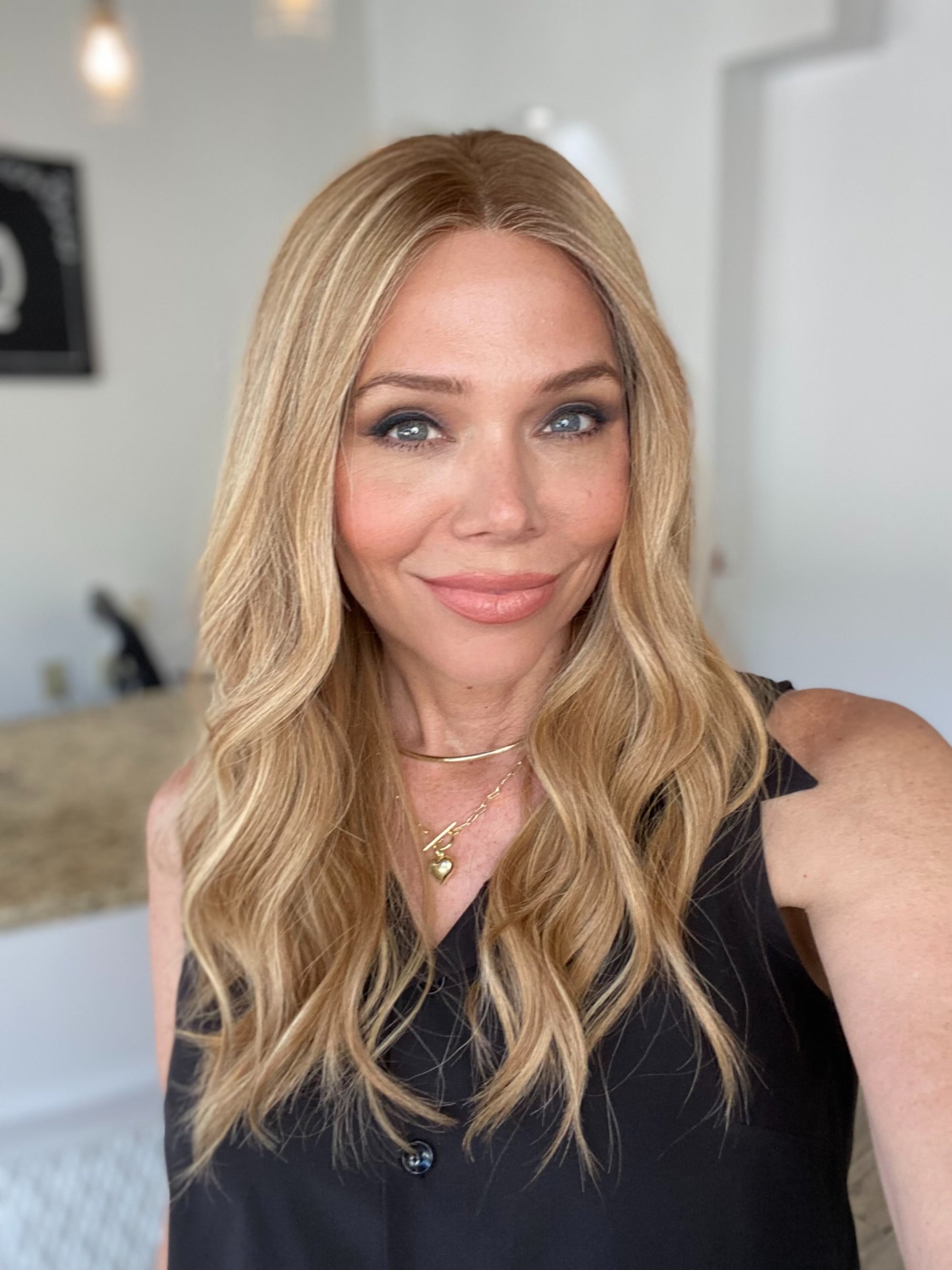 STOCK # JL-357.14 GARDEAUX DELUXE LACE TOP WIG (MEDIUM CAP)