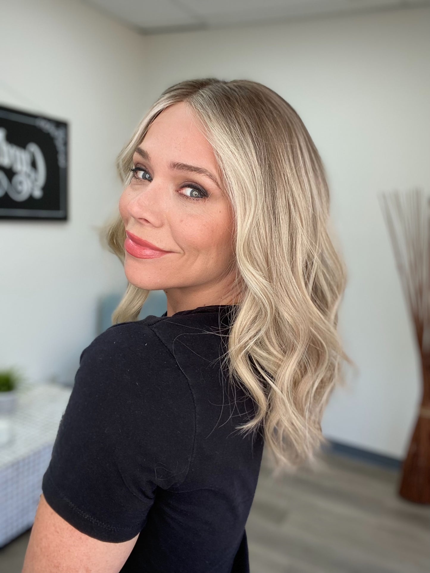 # 8744 GARDEAUX DELUXE HAND TIED MONO TOP WIG (MEDIUM CAP)