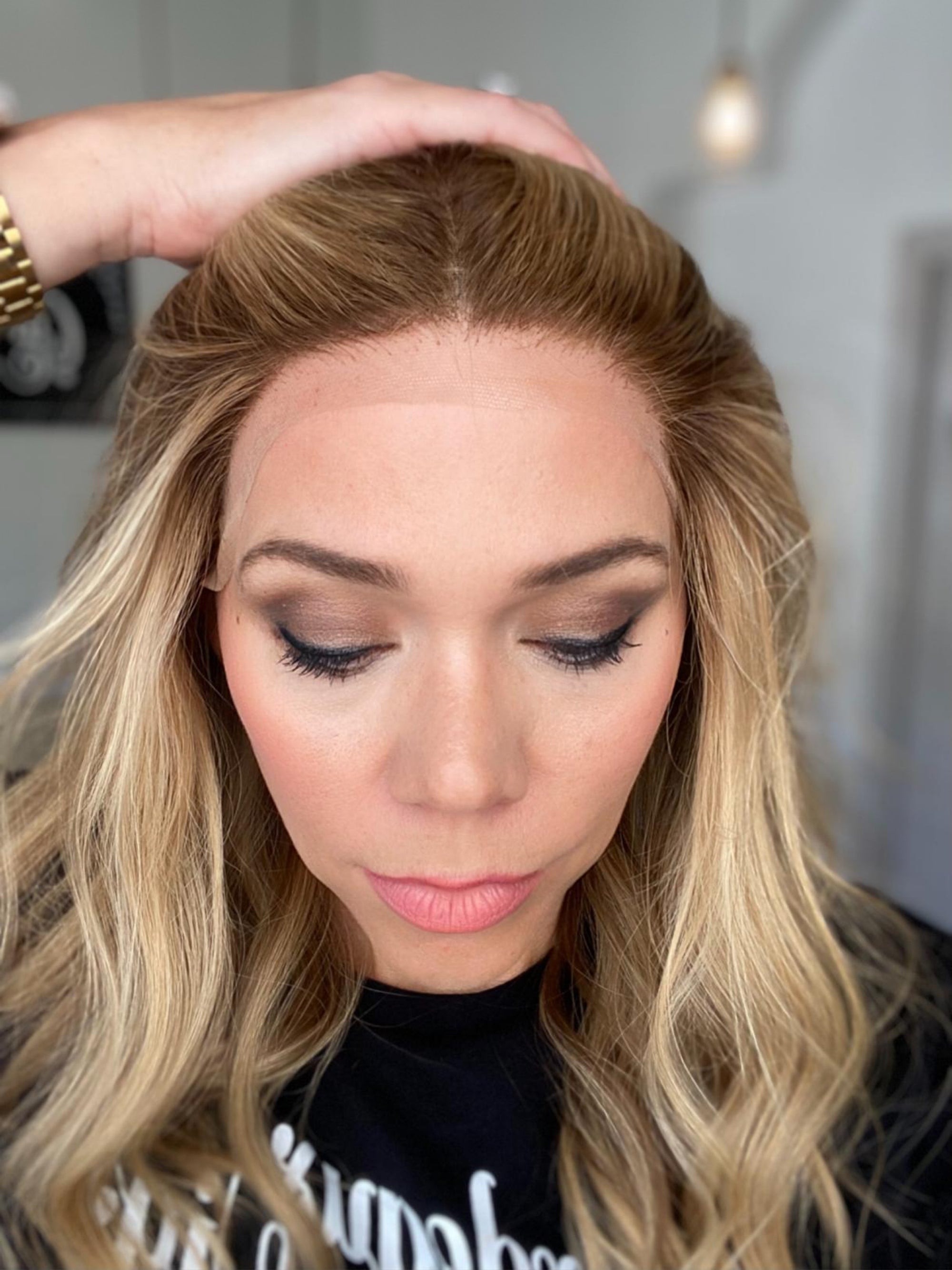 # 7984 GARDEAUX DELUXE HAND TIED SILICONE LINED WIG (MEDIUM CAP)