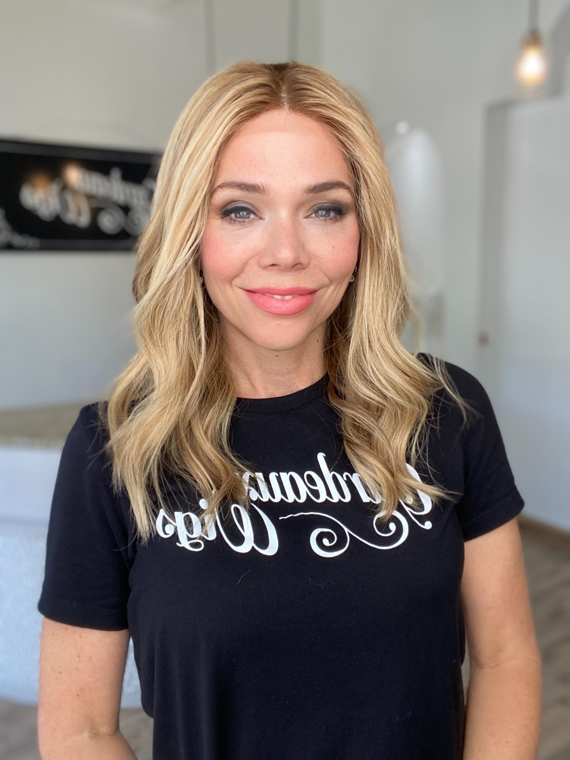 # 7984 GARDEAUX DELUXE HAND TIED SILICONE LINED WIG (MEDIUM CAP)