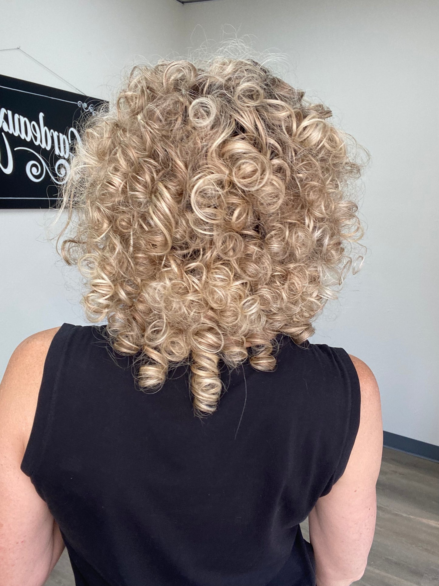 STOCK # JST-325.12B GARDEAUX DELUXE SILK TOP LACE FRONT WIG (MEDIUM CAP)