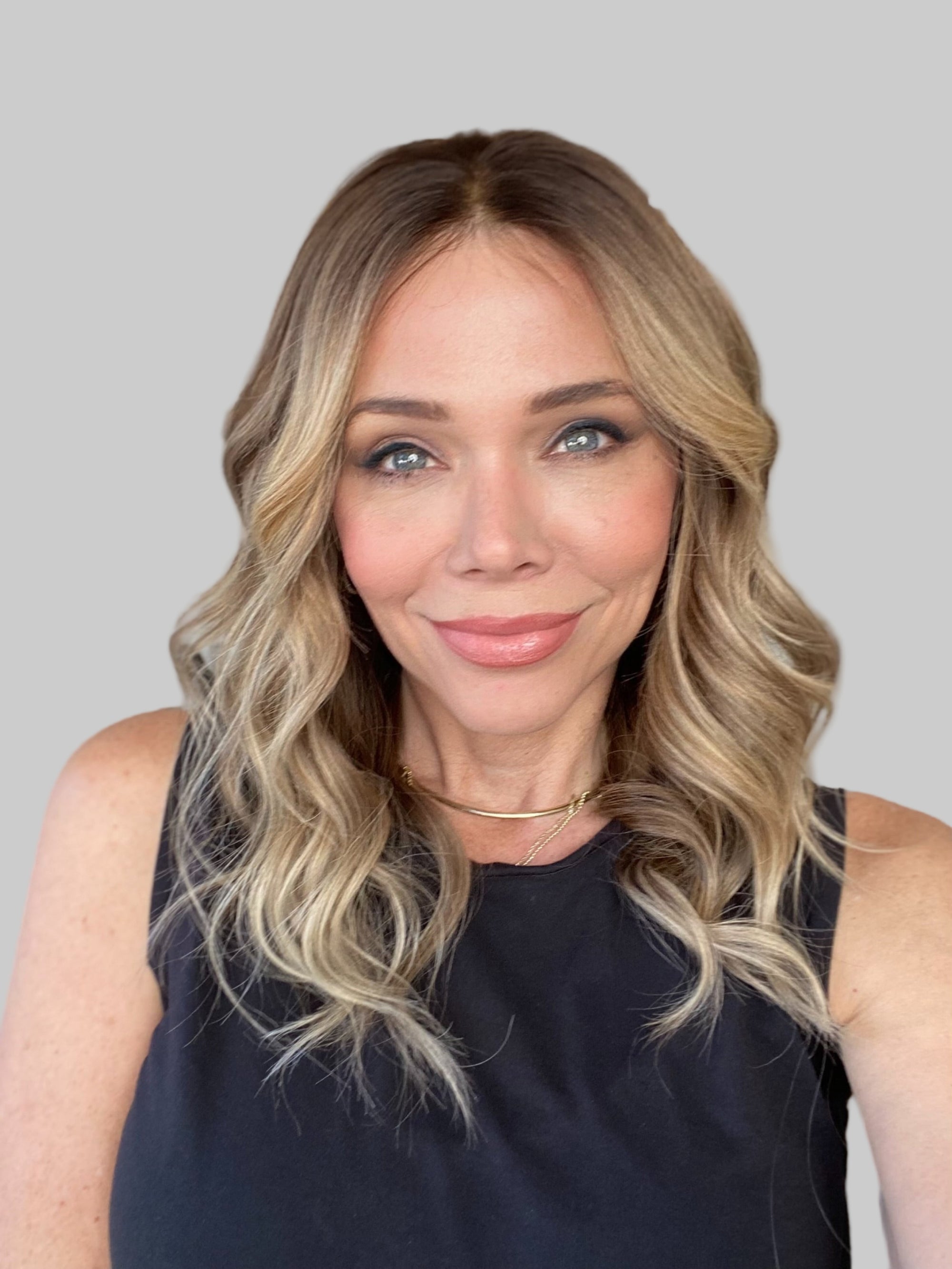 # G-8493 GARDEAUX DELUXE HAND TIED MONO TOP WIG (MEDIUM CAP)