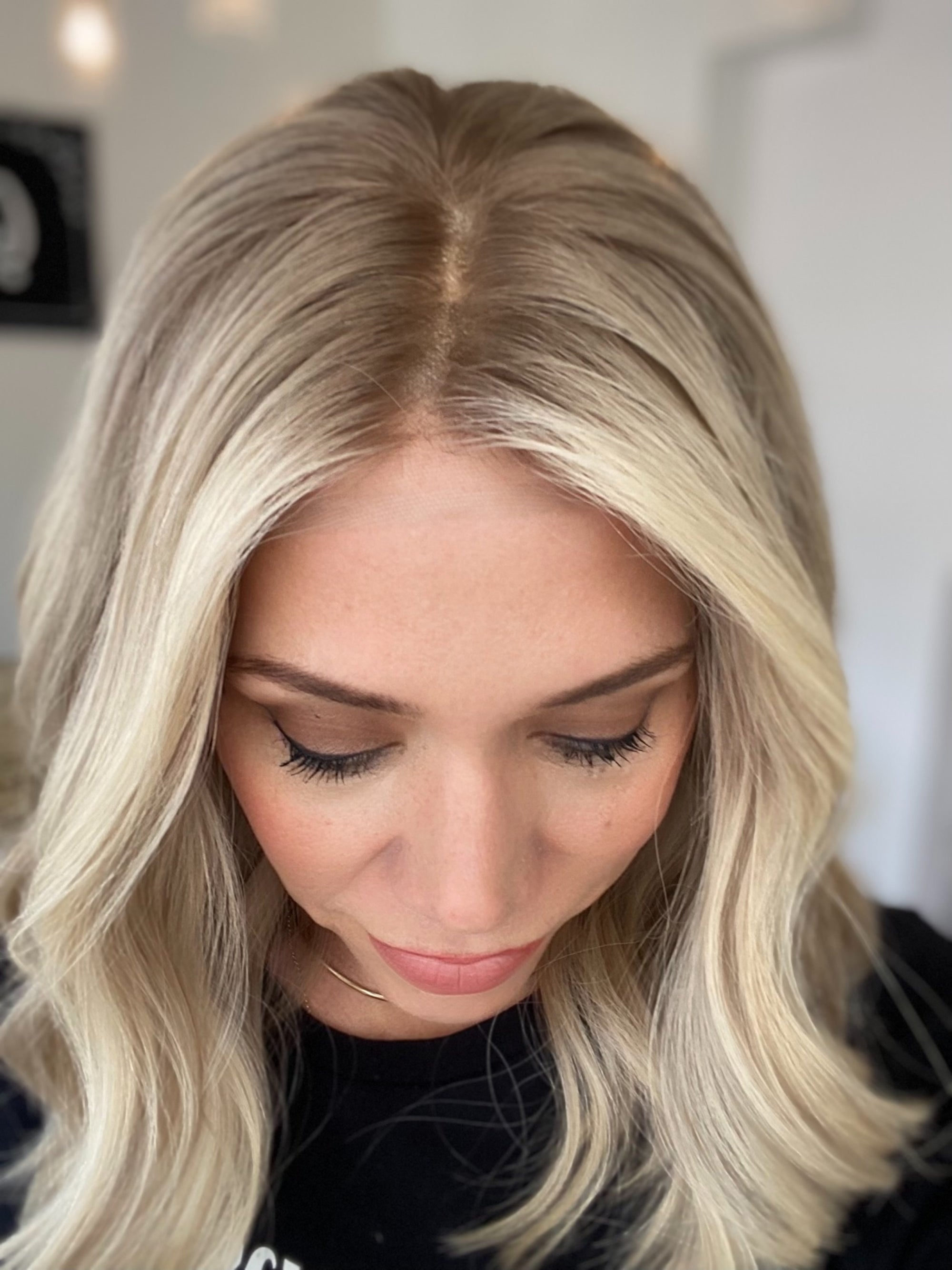 # 8655 GARDEAUX DELUXE HAND TIED SILICONE LINED WIG (MEDIUM CAP)