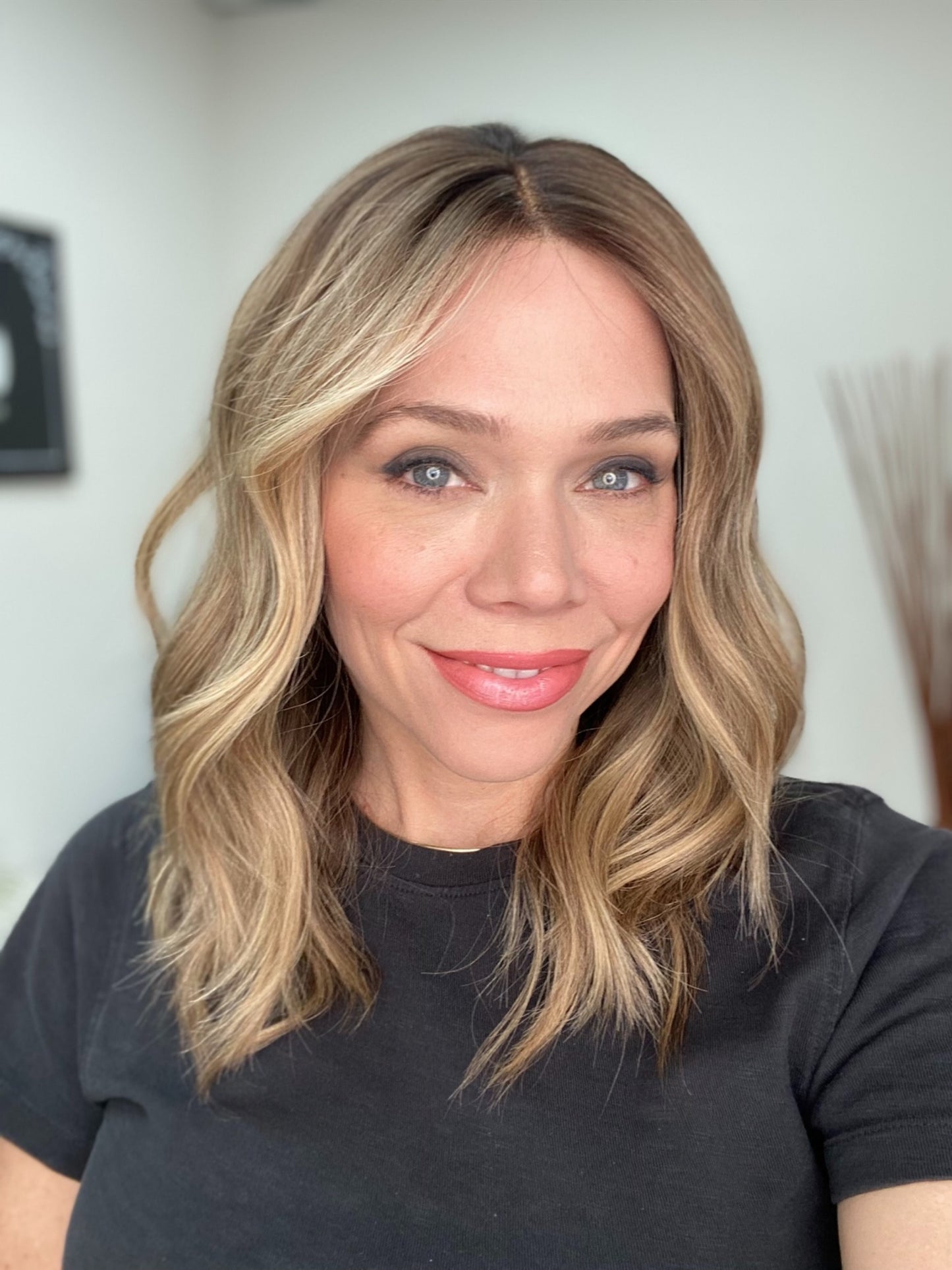 # 8749 GARDEAUX DELUXE HAND TIED MONO TOP WIG (MEDIUM CAP)