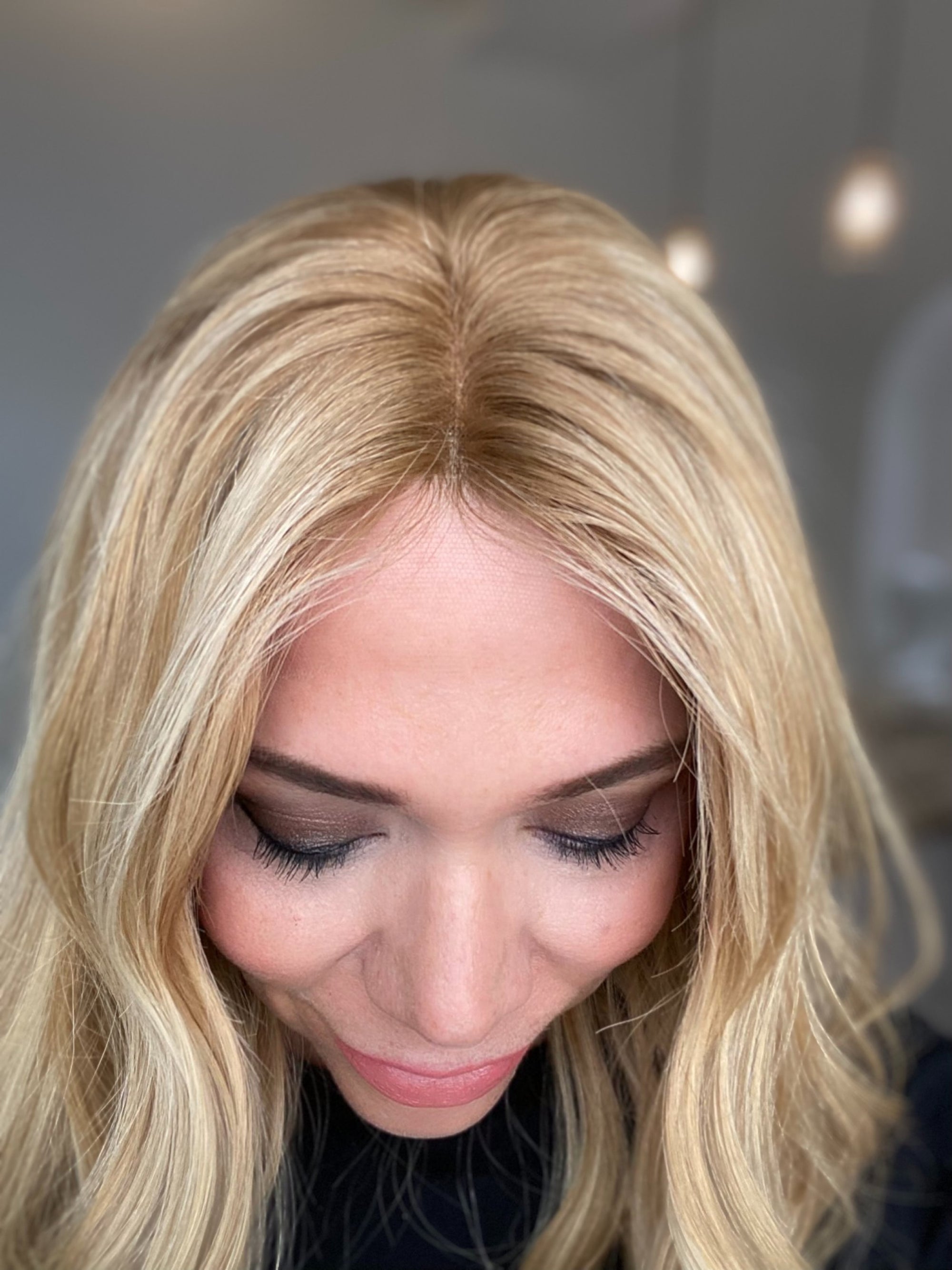 STOCK# JL301.10  GARDEAUX DELUXE LACE TOP WIG (MEDIUM CAP)