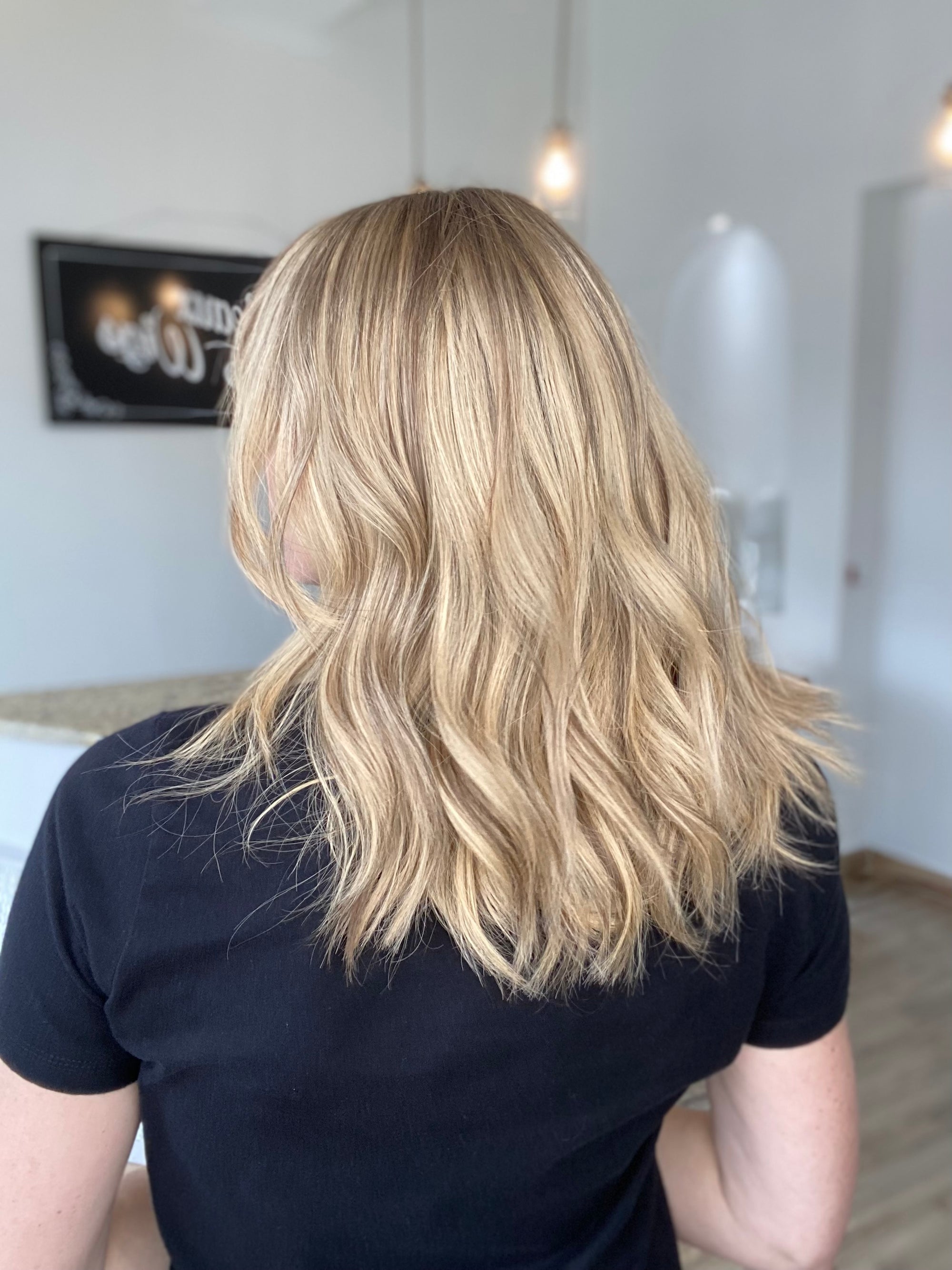 STOCK COLOR #BL604 GARDEAUX DELUXE LACE TOP WIG (MEDIUM CAP)