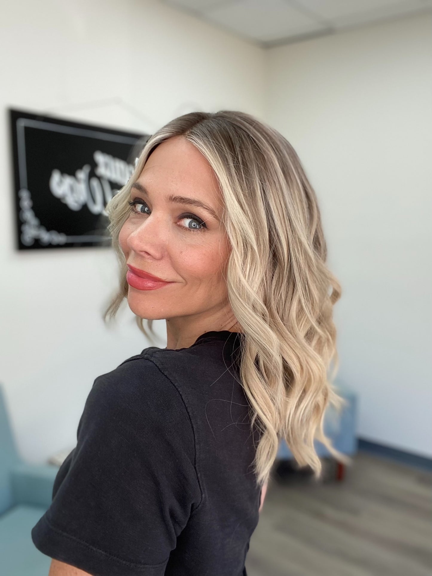 # 8735 GARDEAUX DELUXE HAND TIED MONO TOP WIG (MEDIUM CAP)
