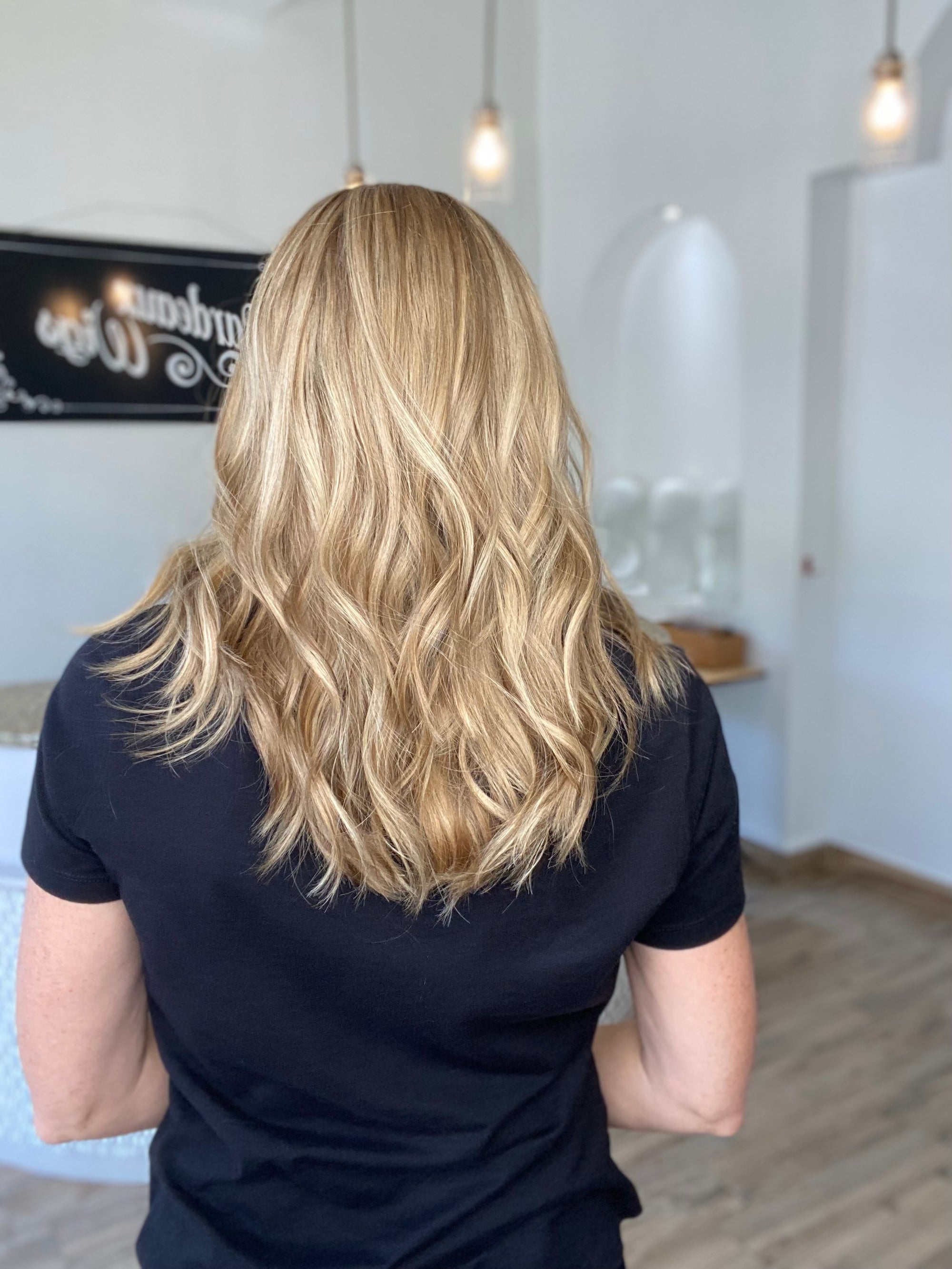 # 7984 GARDEAUX DELUXE HAND TIED SILICONE LINED WIG (MEDIUM CAP)