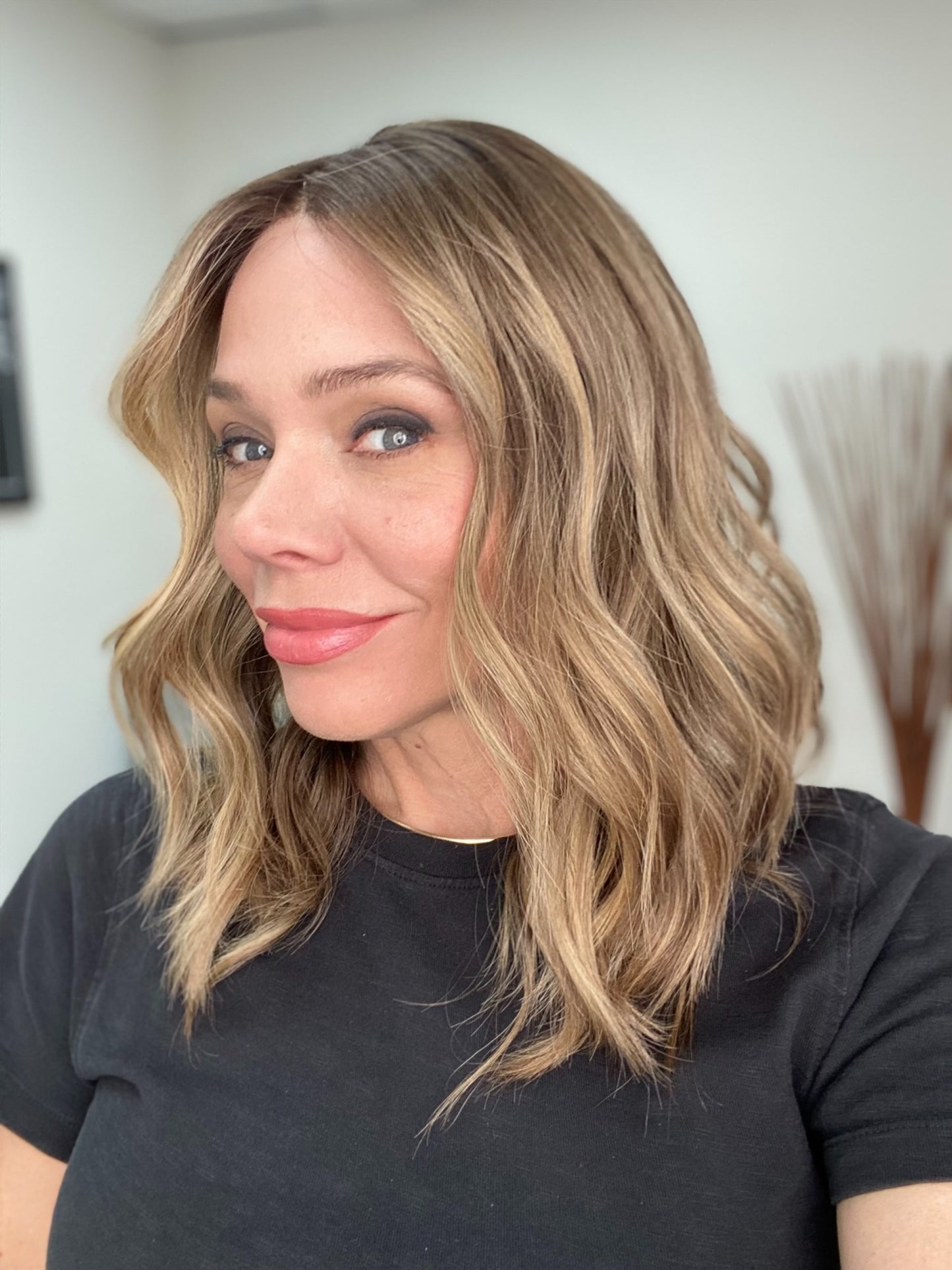 # 8749 GARDEAUX DELUXE HAND TIED MONO TOP WIG (MEDIUM CAP)