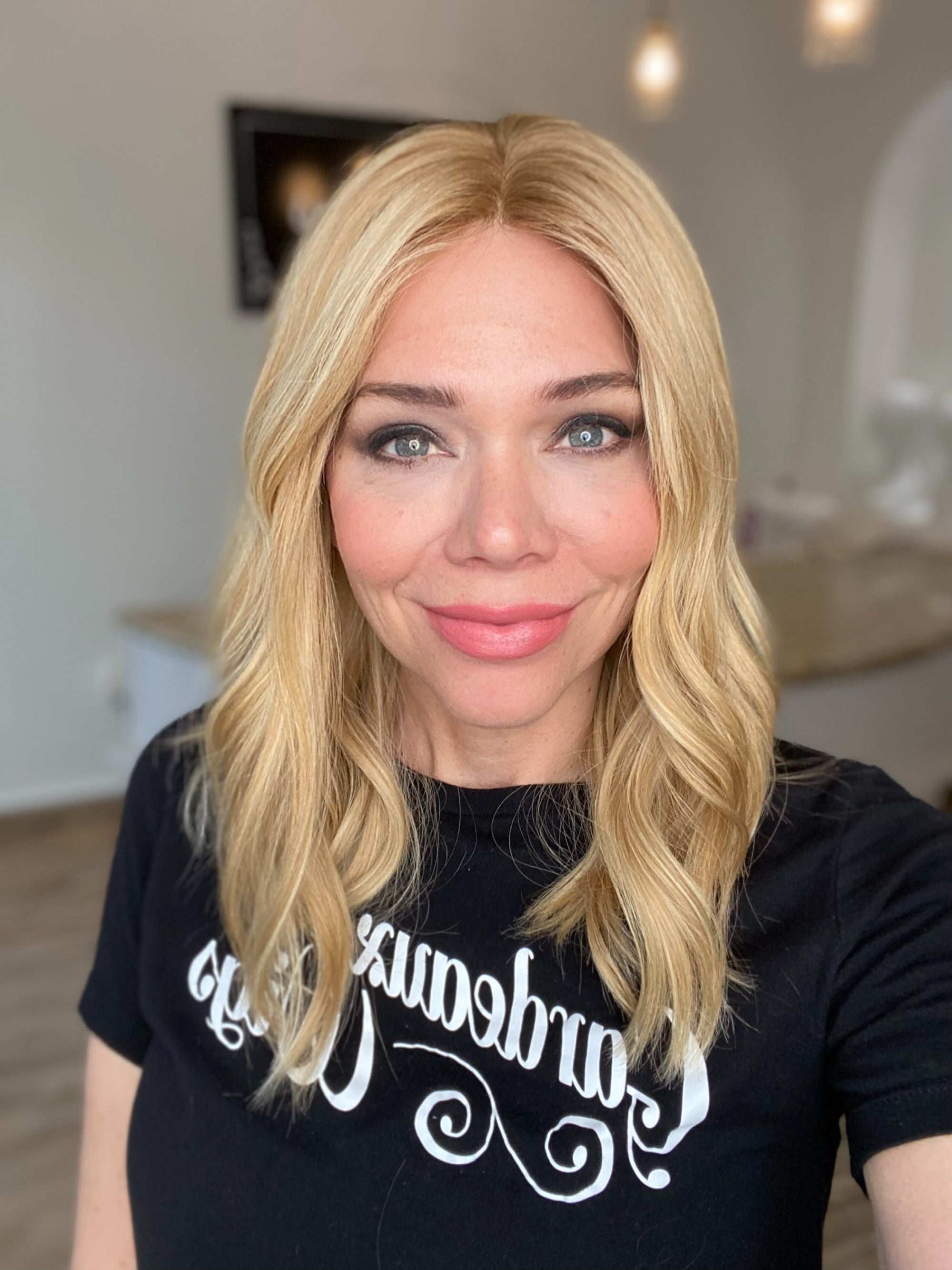 STOCK# JL301.10  GARDEAUX DELUXE LACE TOP WIG (MEDIUM CAP)