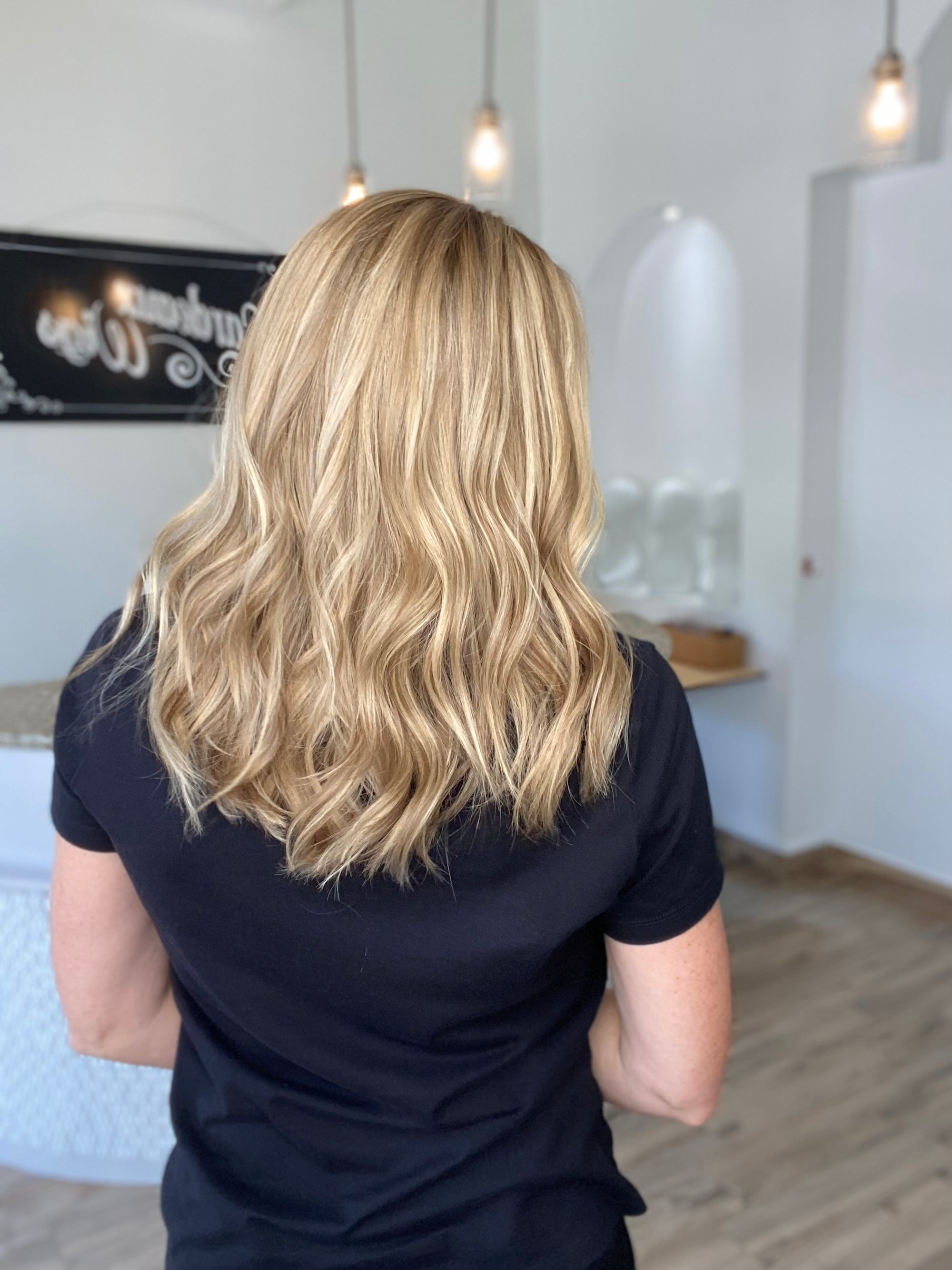 # 7984 GARDEAUX DELUXE HAND TIED SILICONE LINED WIG (MEDIUM CAP)