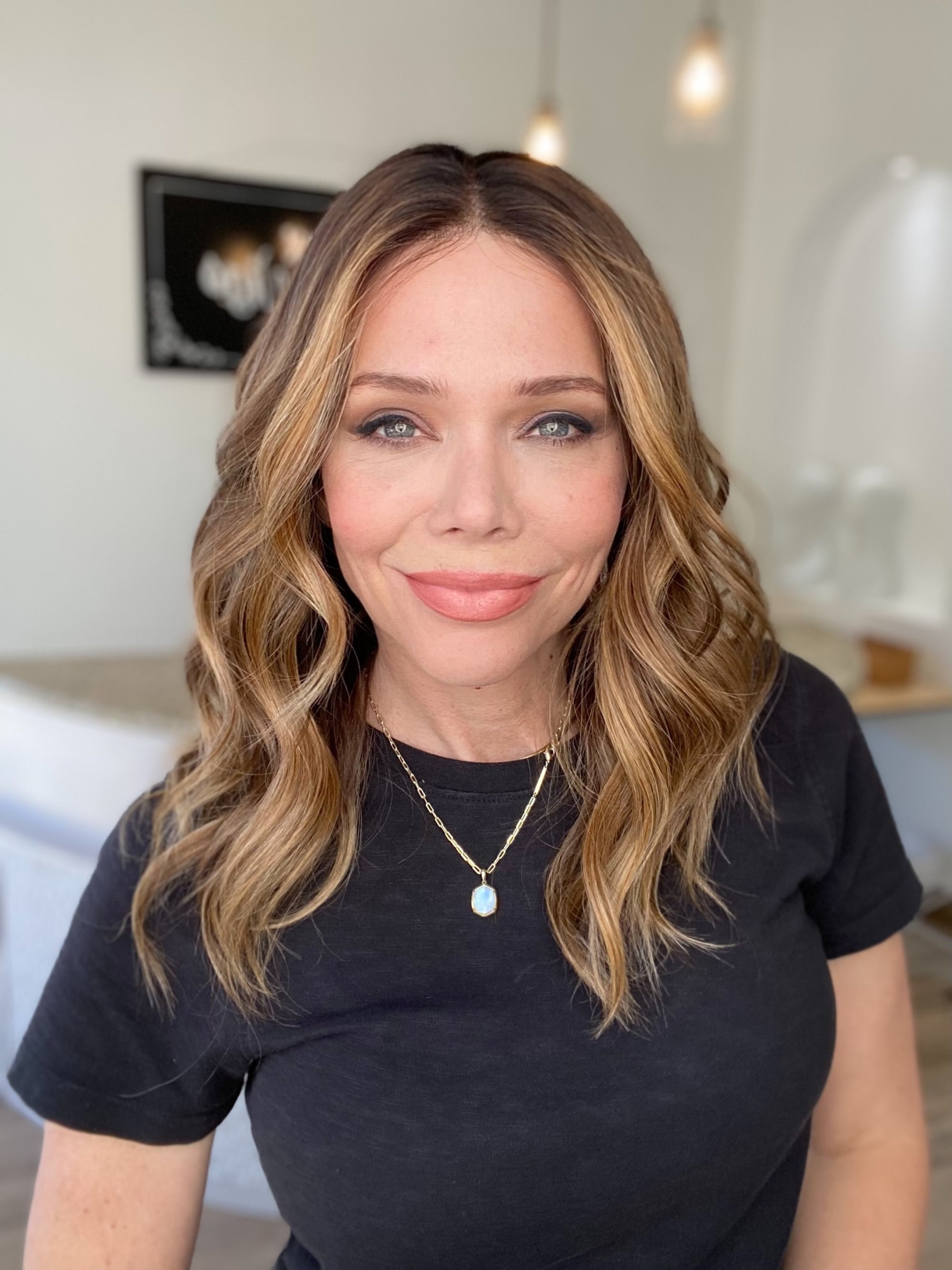 # 8572 GARDEAUX DELUXE HAND TIED MONO TOP WIG (MEDIUM CAP)