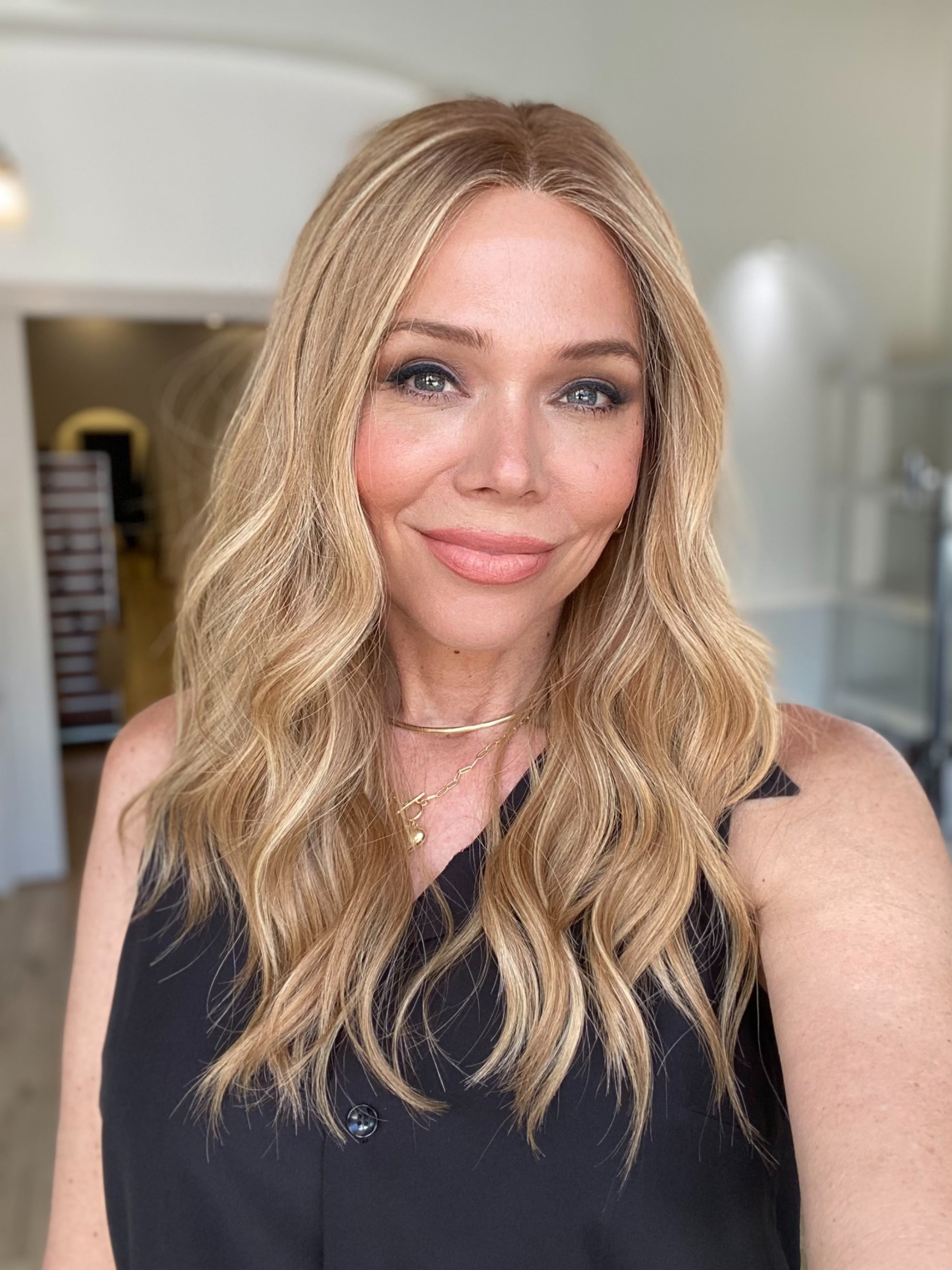 STOCK # JL-357.14 GARDEAUX DELUXE LACE TOP WIG (MEDIUM CAP)