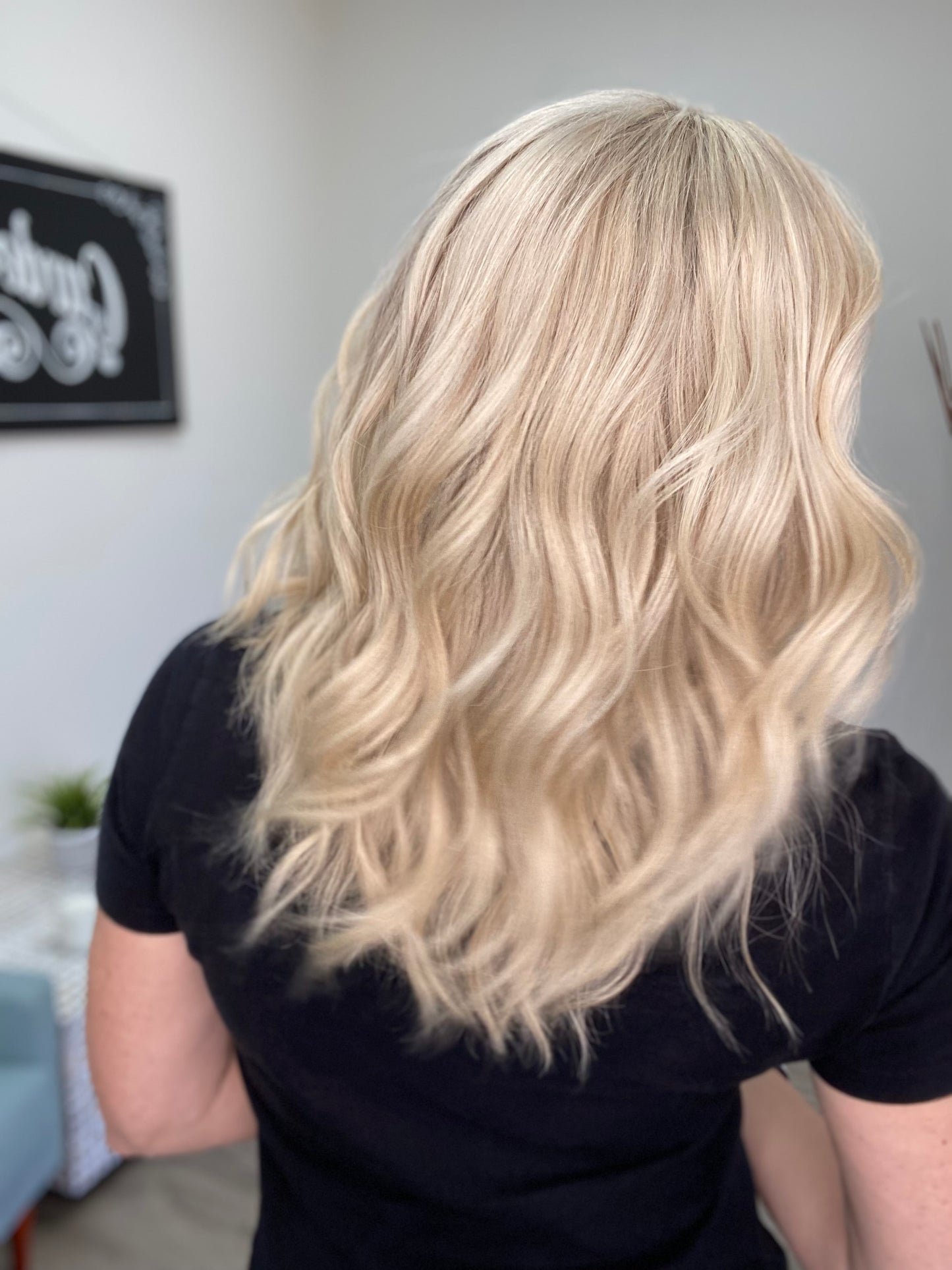 # 8733 GARDEAUX DELUXE HAND TIED MONO TOP WIG (MEDIUM CAP)