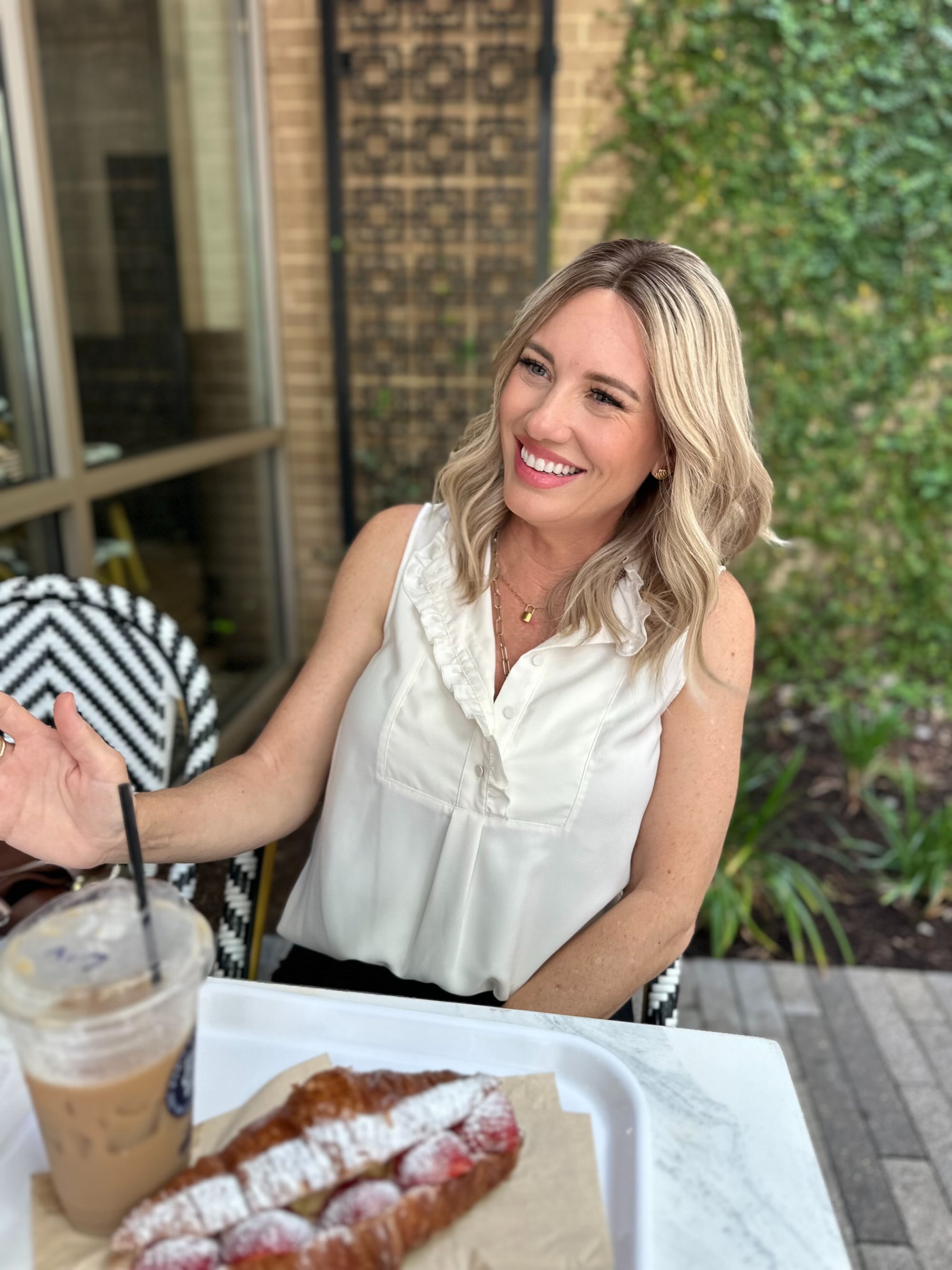 STOCK # JL-325.10 GARDEAUX DELUXE LACE TOP WIG