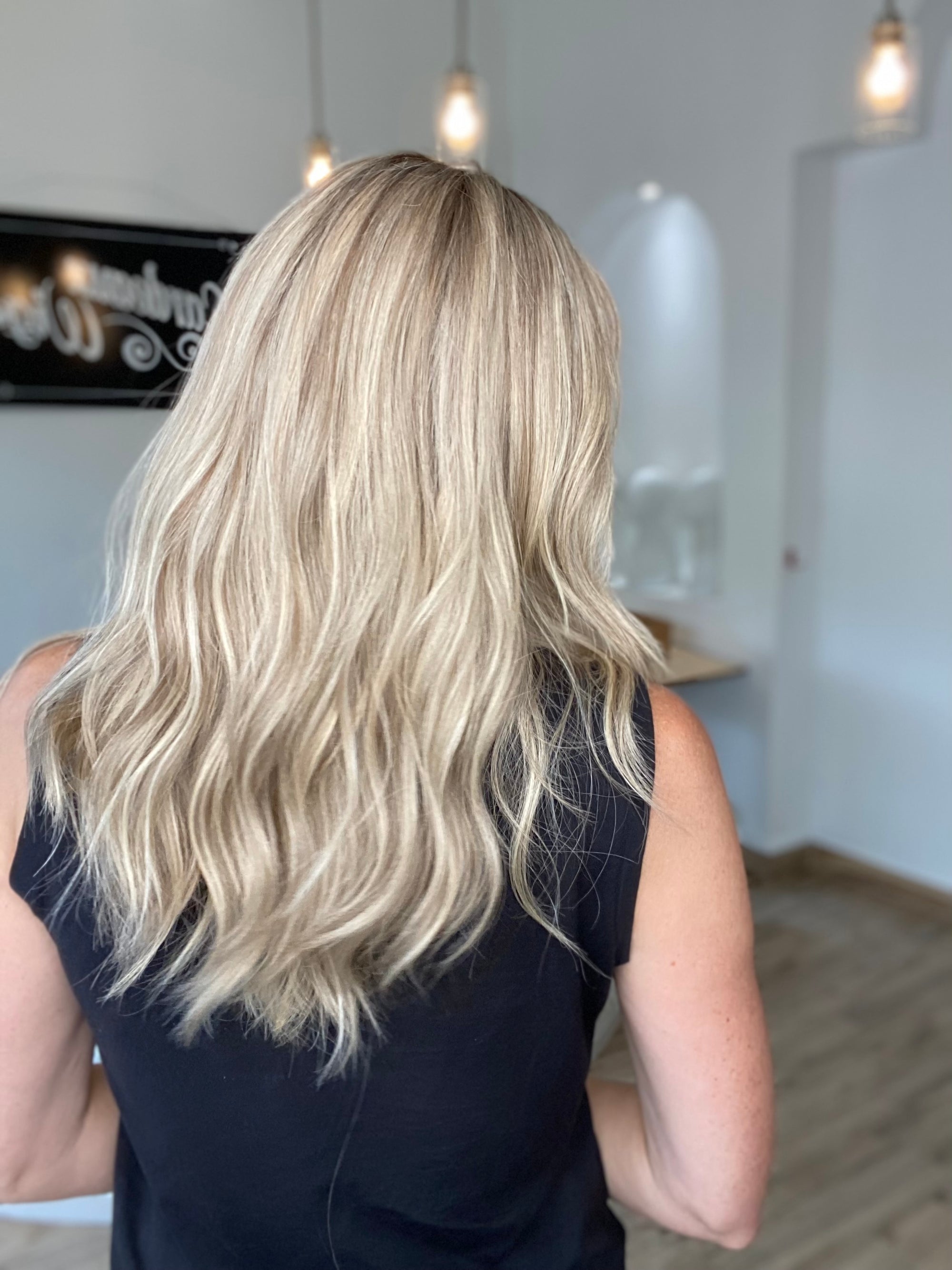 STOCK# JHM325B GARDEAUX DELUXE HAND TIED MONO TOP WIG (MEDIUM CAP)