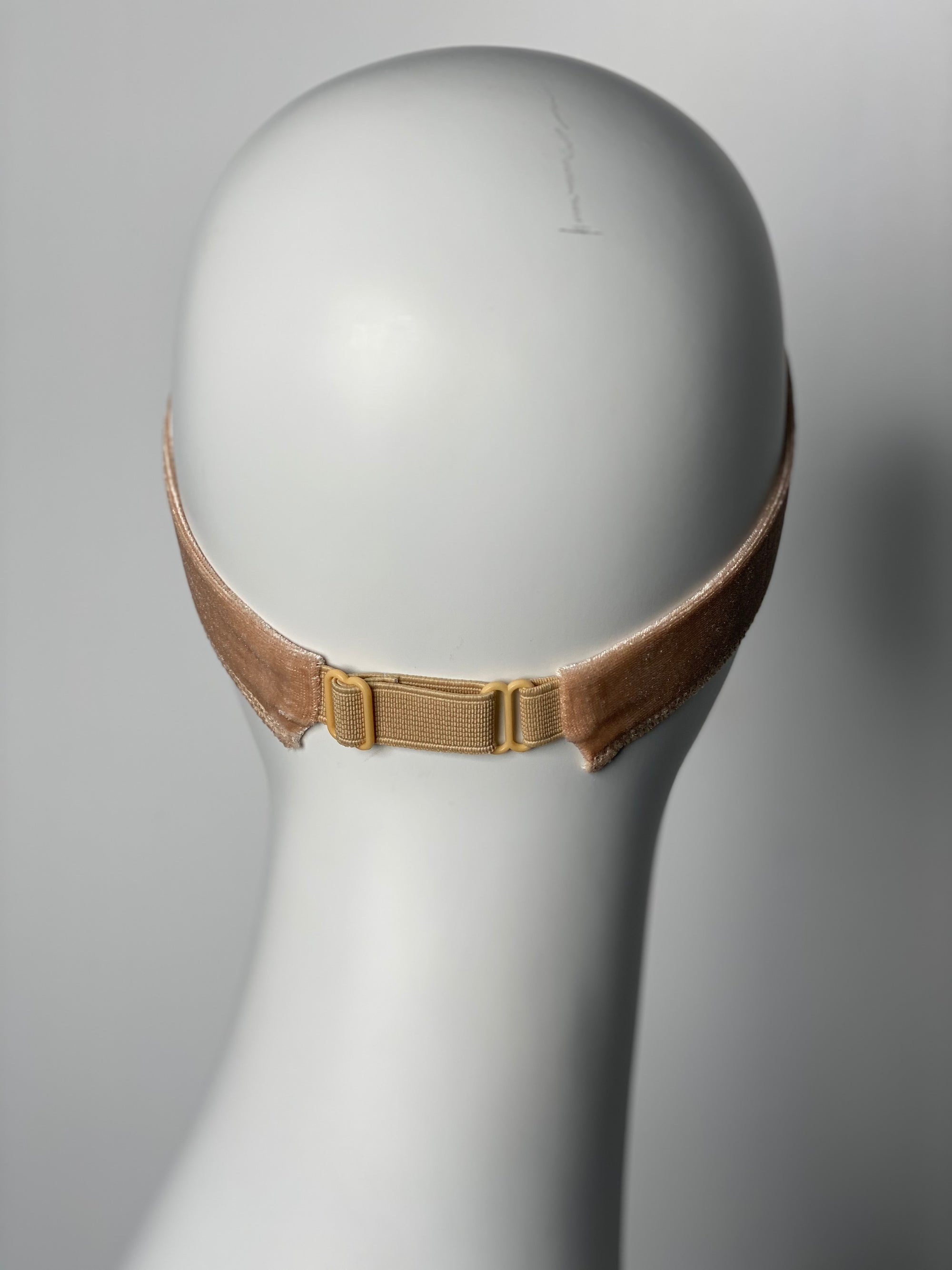 WIG GRIP WITH LACE SECTION AND ADJUSTABLE STRAP